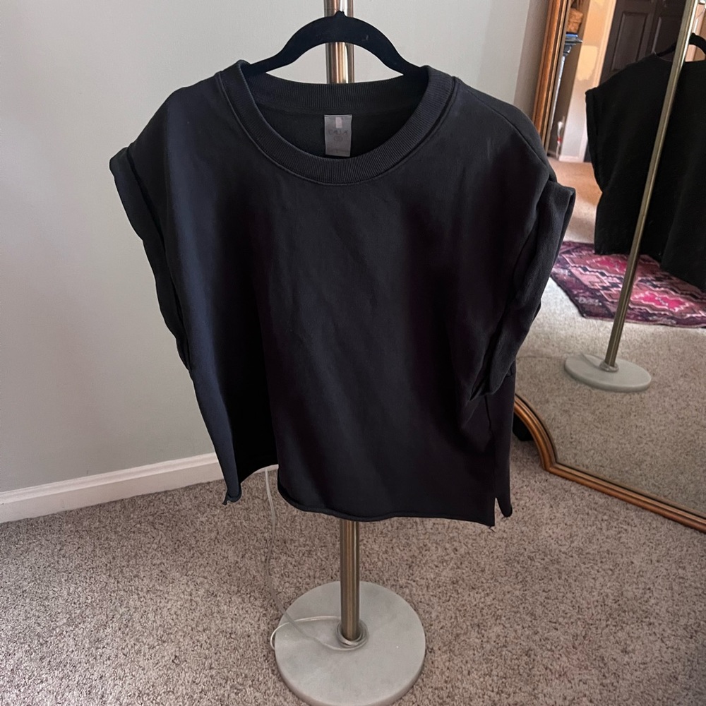 Calia extended shoulder boxy top